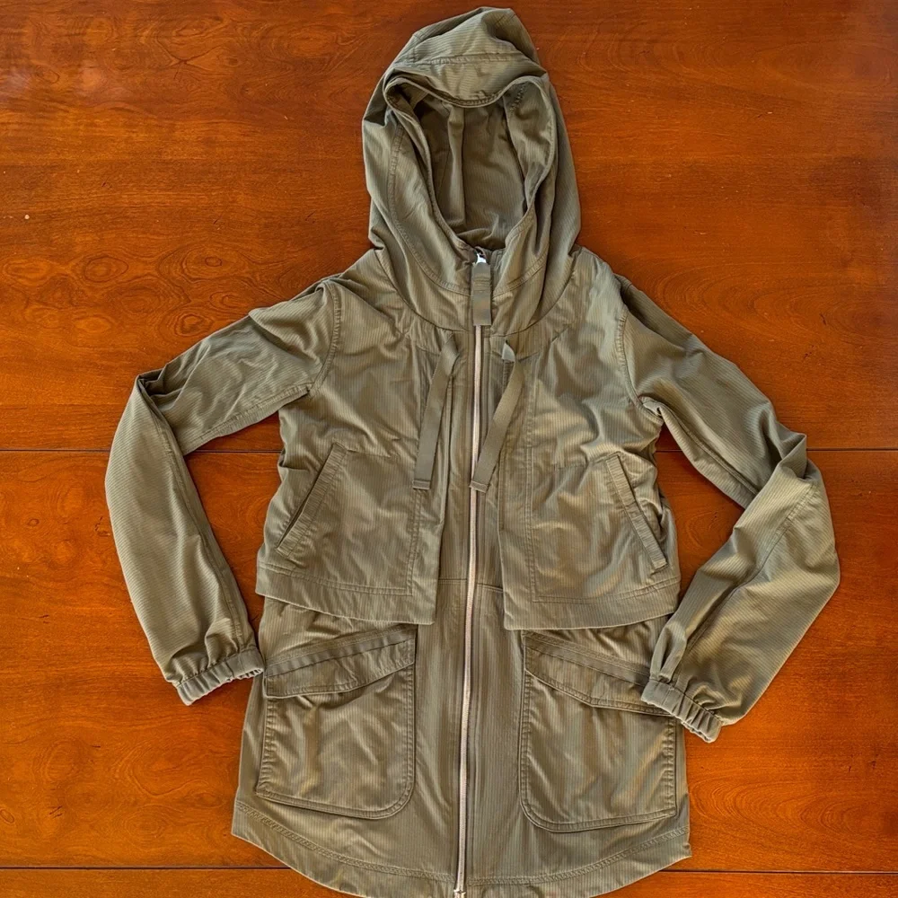 Lululemon Yogi Anorak Jacket Fatigue Green. Size 4
